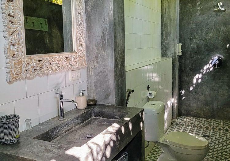 Les Rezieres Garden View Bathroom