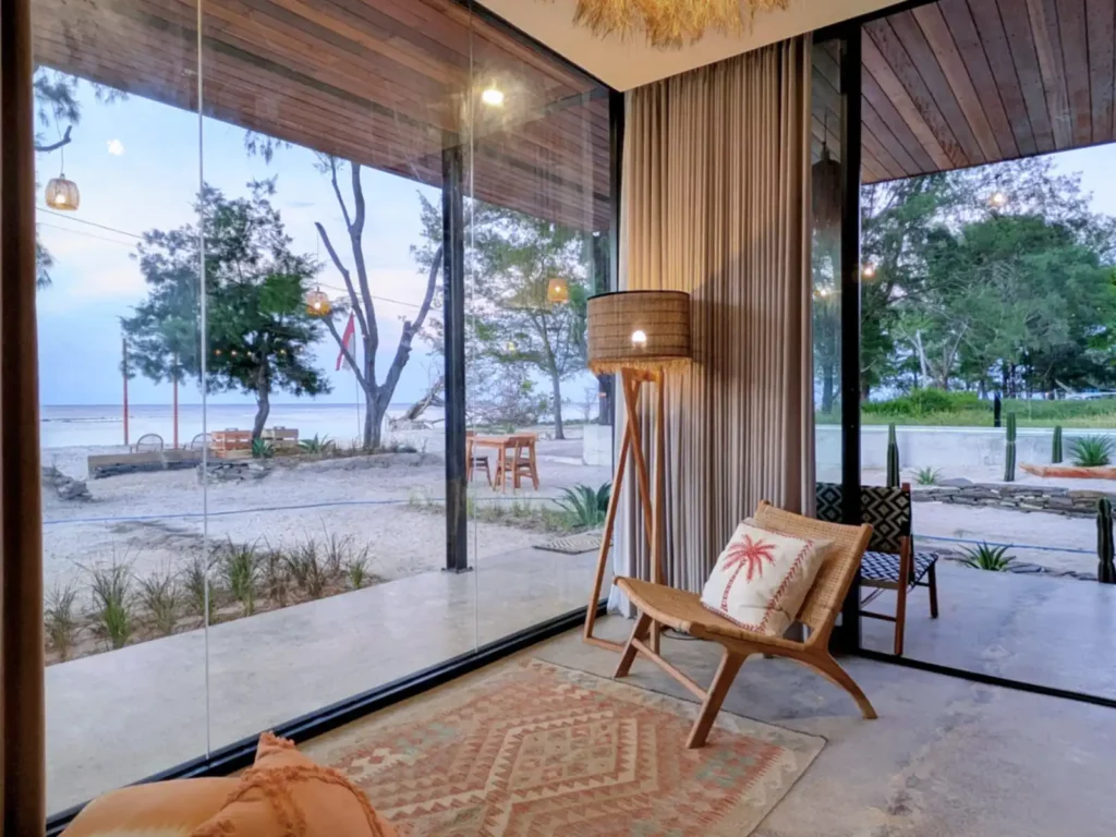 The Beach House Meno | The Beach Front Room