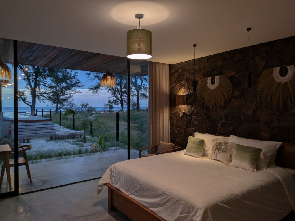 The Beach House Meno | The Pool View Room 1