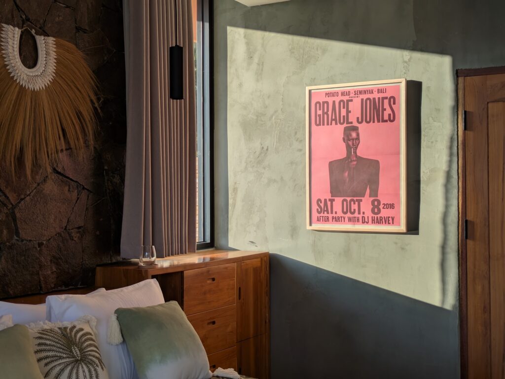 The Beach House Meno | The Pool View Room