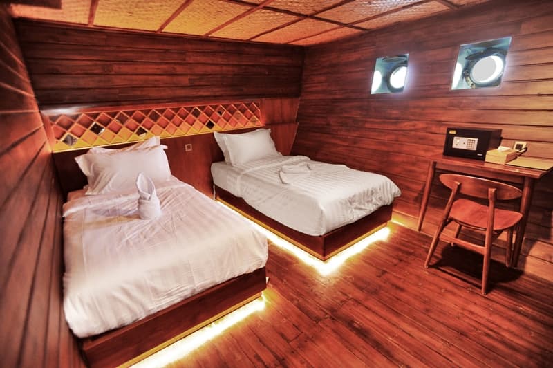 Neomi Cruise 20