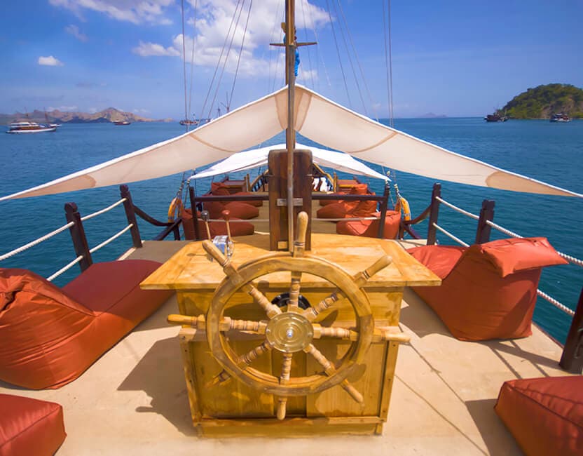 Wunderpus Liveaboard 10