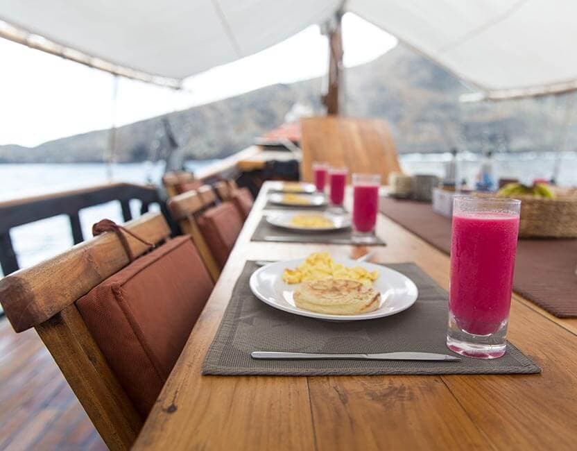 Wunderpus Liveaboard 14
