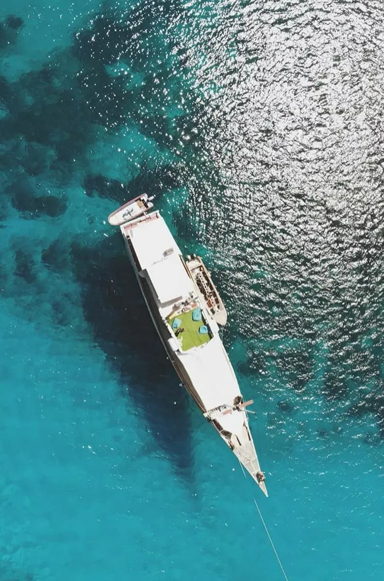 Scuba Diving Liveaboard in Komodo 8