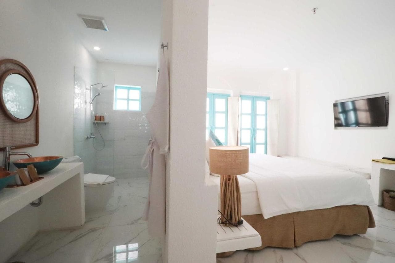 Loccal Collection Hotel 10