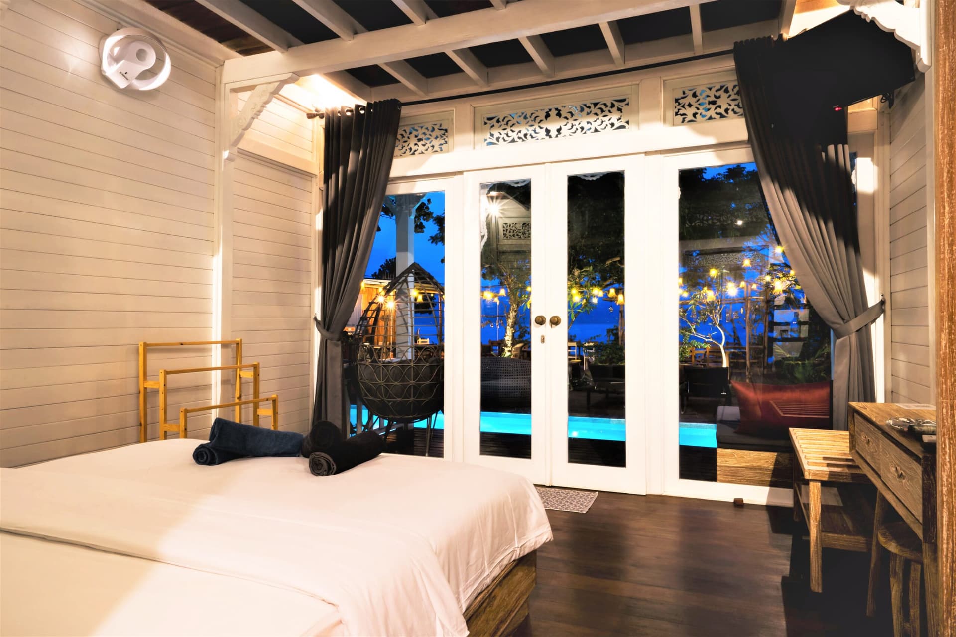 Mambo Beach Resort 33