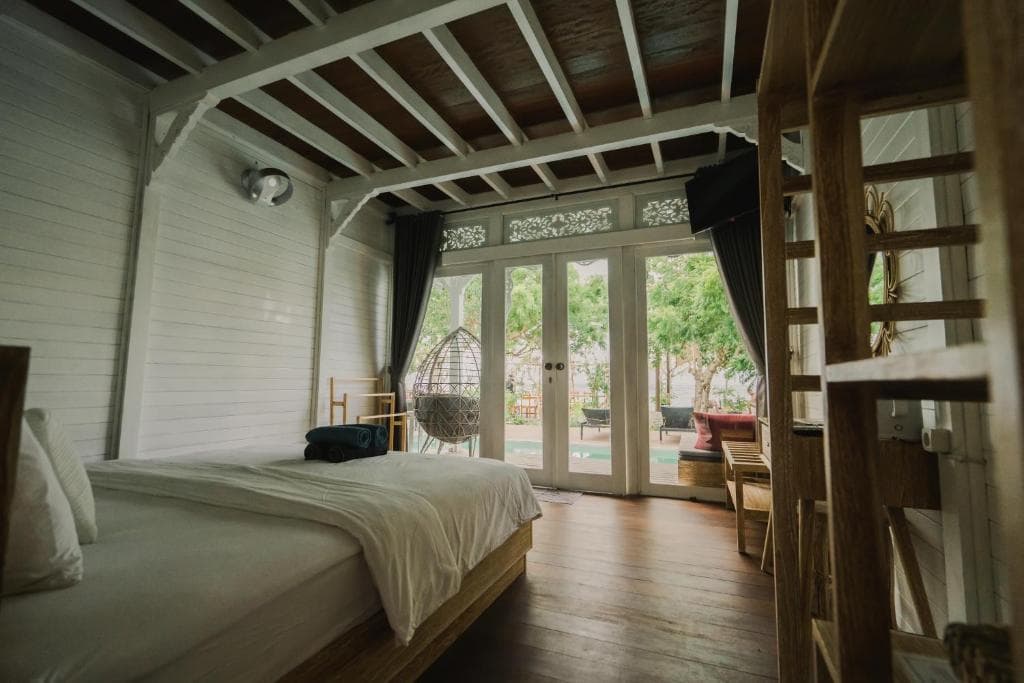 Mambo Beach Resort 7