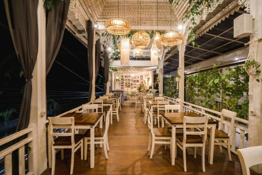 Mambo Beach Resort 11