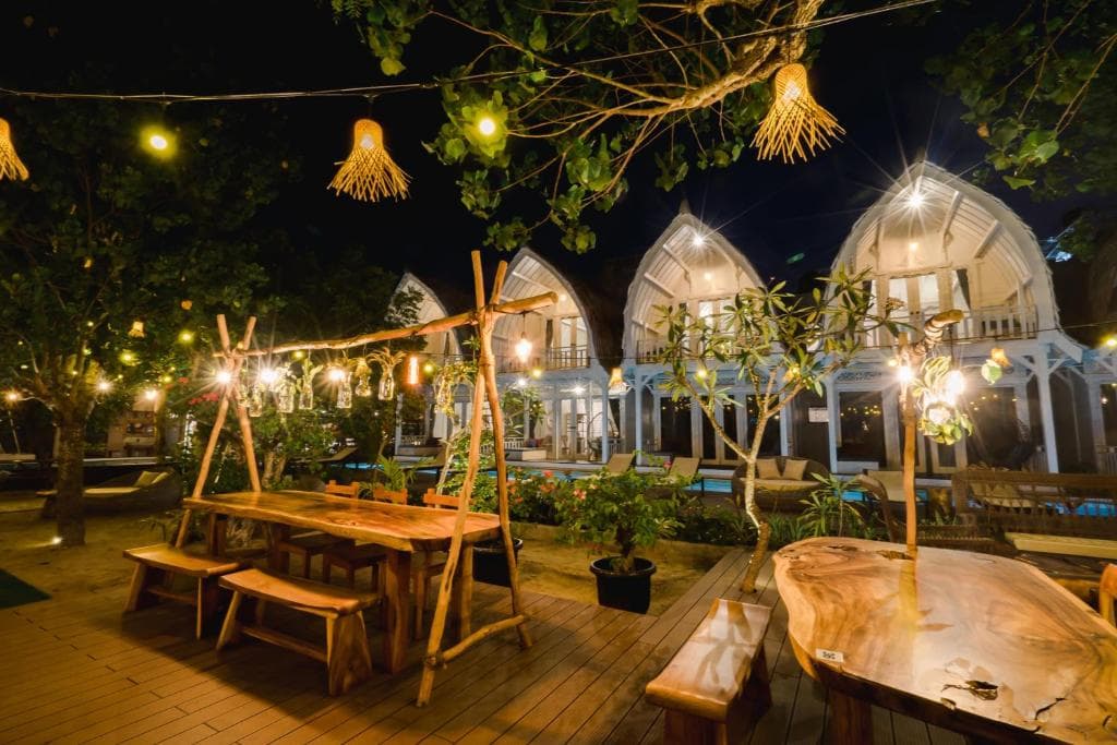 Mambo Beach Resort 14