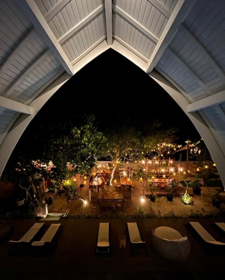 Mambo Beach Resort 40