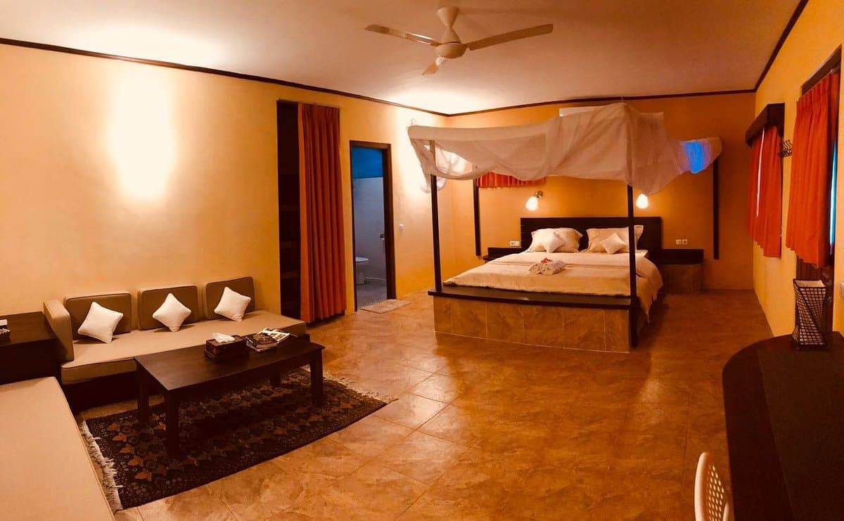 Tompotika Dive Lodge 9
