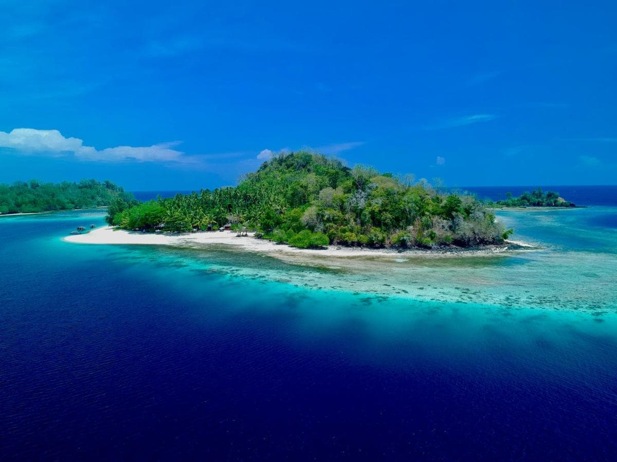 Blue Bay Divers Bangka 18