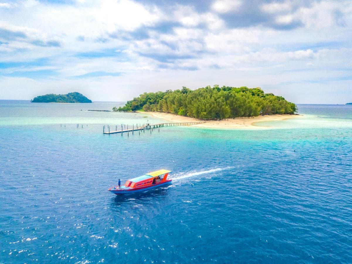Saronde Island Resort Blue Bay Divers 34