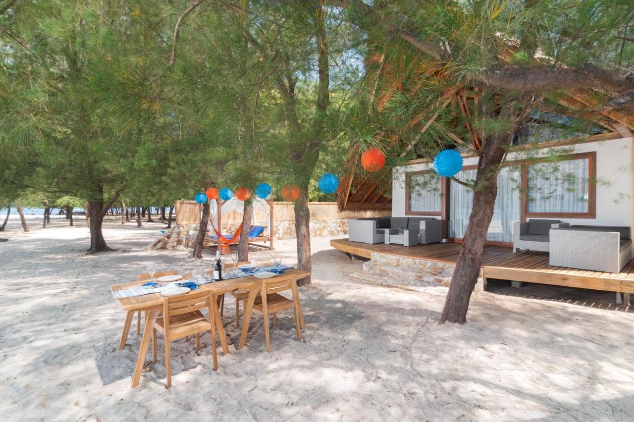 Saronde Island Resort Blue Bay Divers 35