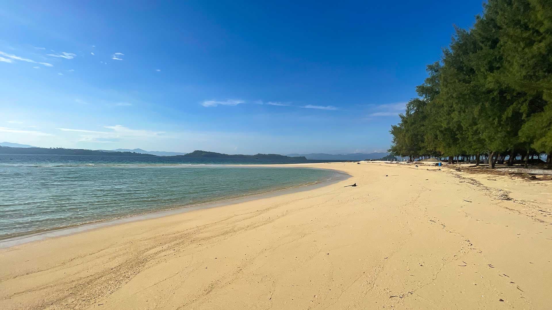 Saronde Island Resort Blue Bay Divers 26