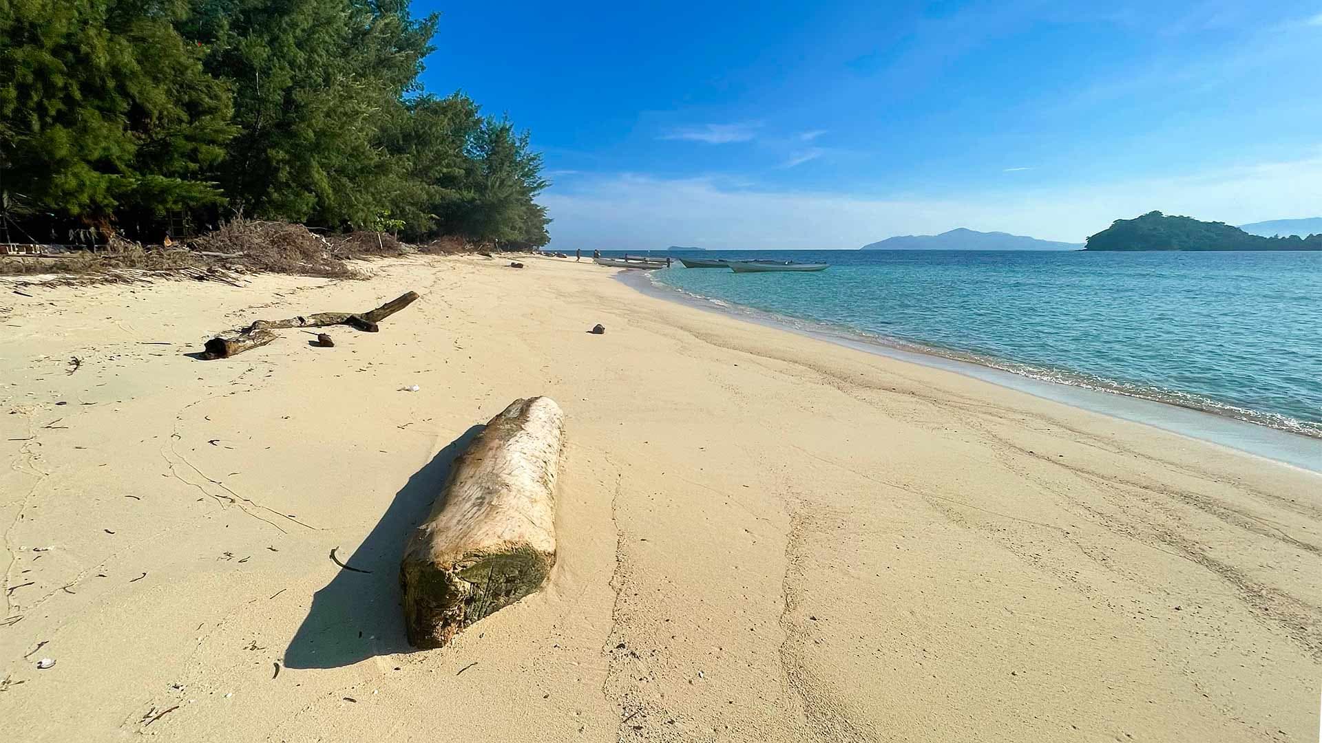 Saronde Island Resort Blue Bay Divers 24