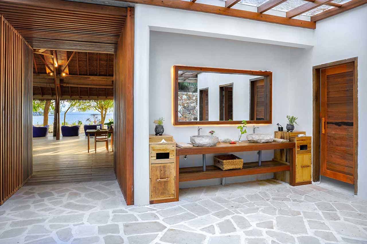 Saronde Island Resort Blue Bay Divers 44