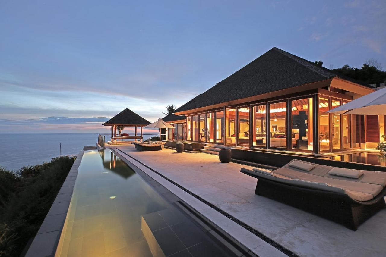 The Edge 16
