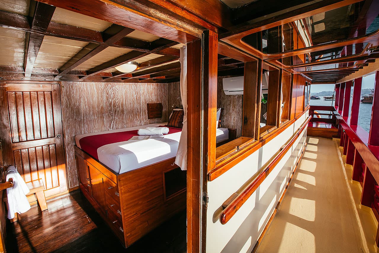 The Seven Seas 32