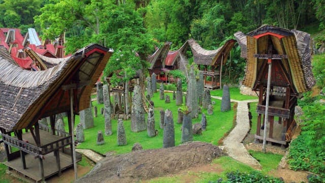 7 Days Tour in South Sulawesi | Toraja – Lake Tempe  – Rammang Rammang 14