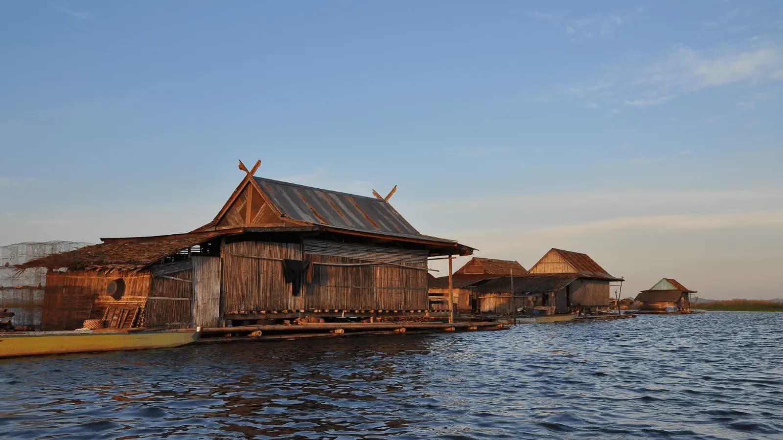 7 Days Tour in South Sulawesi | Toraja – Lake Tempe  – Rammang Rammang