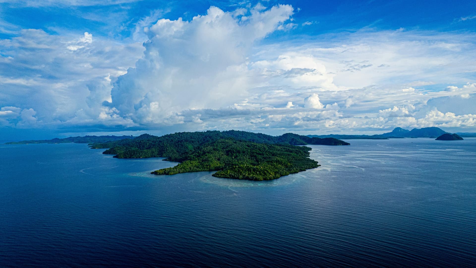 18 Days Sulawesi Tour: Bira – Lake Tempe – Toraja – Togian Islands 17