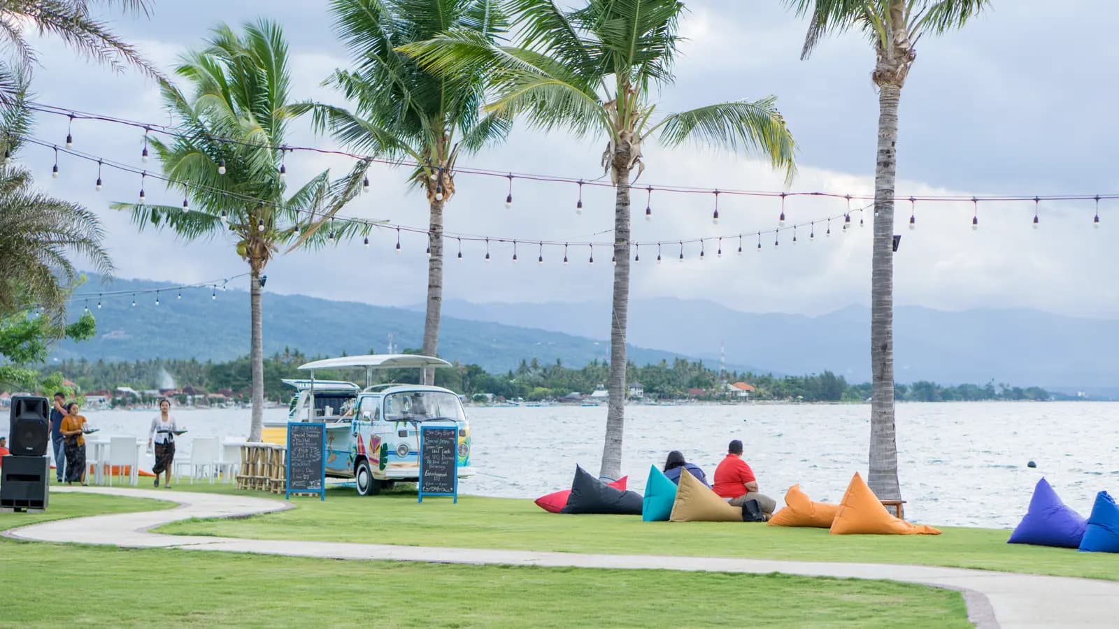 Lovina Beach Club & Resort 10