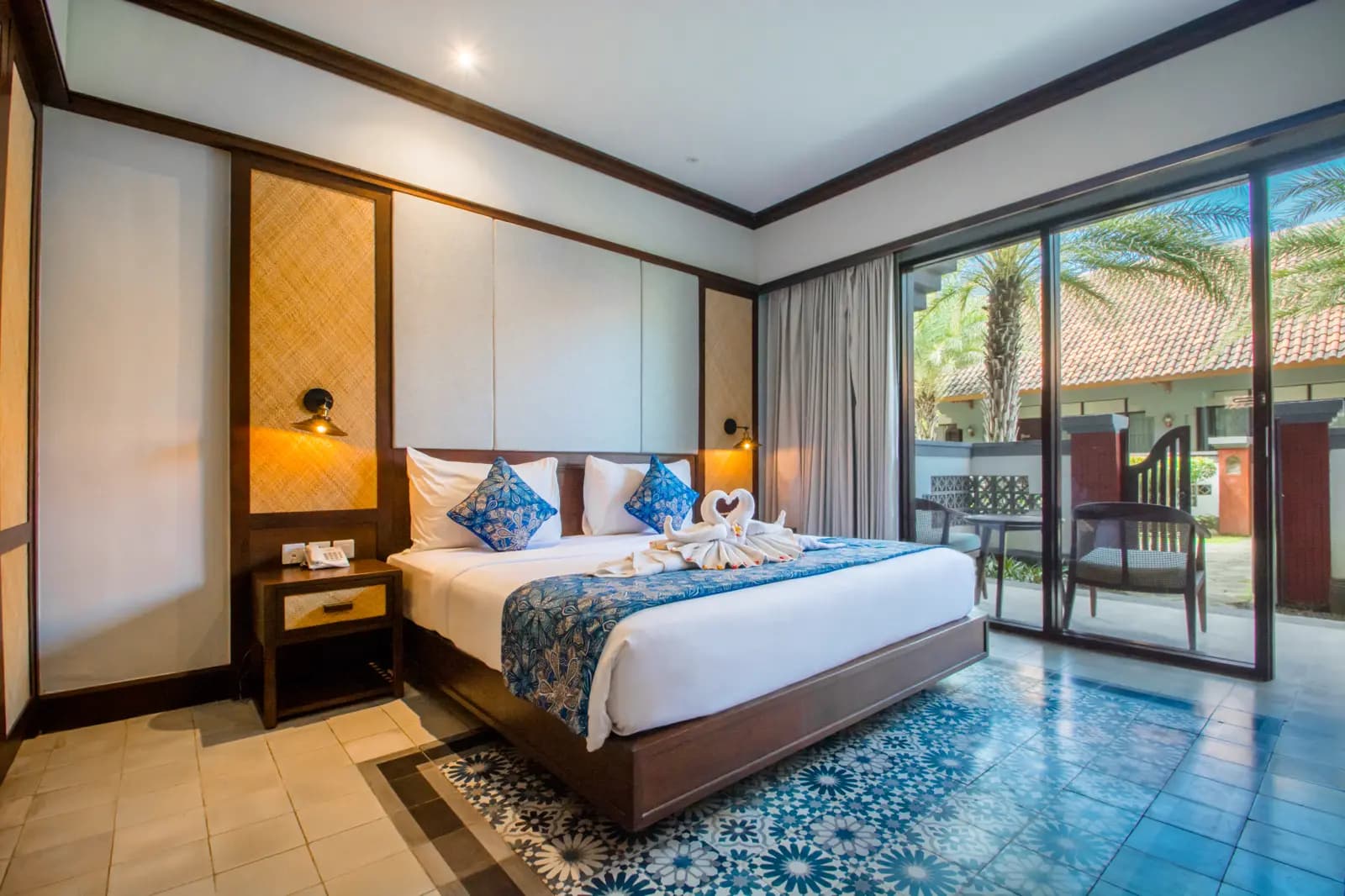 Lovina Beach Club & Resort 4