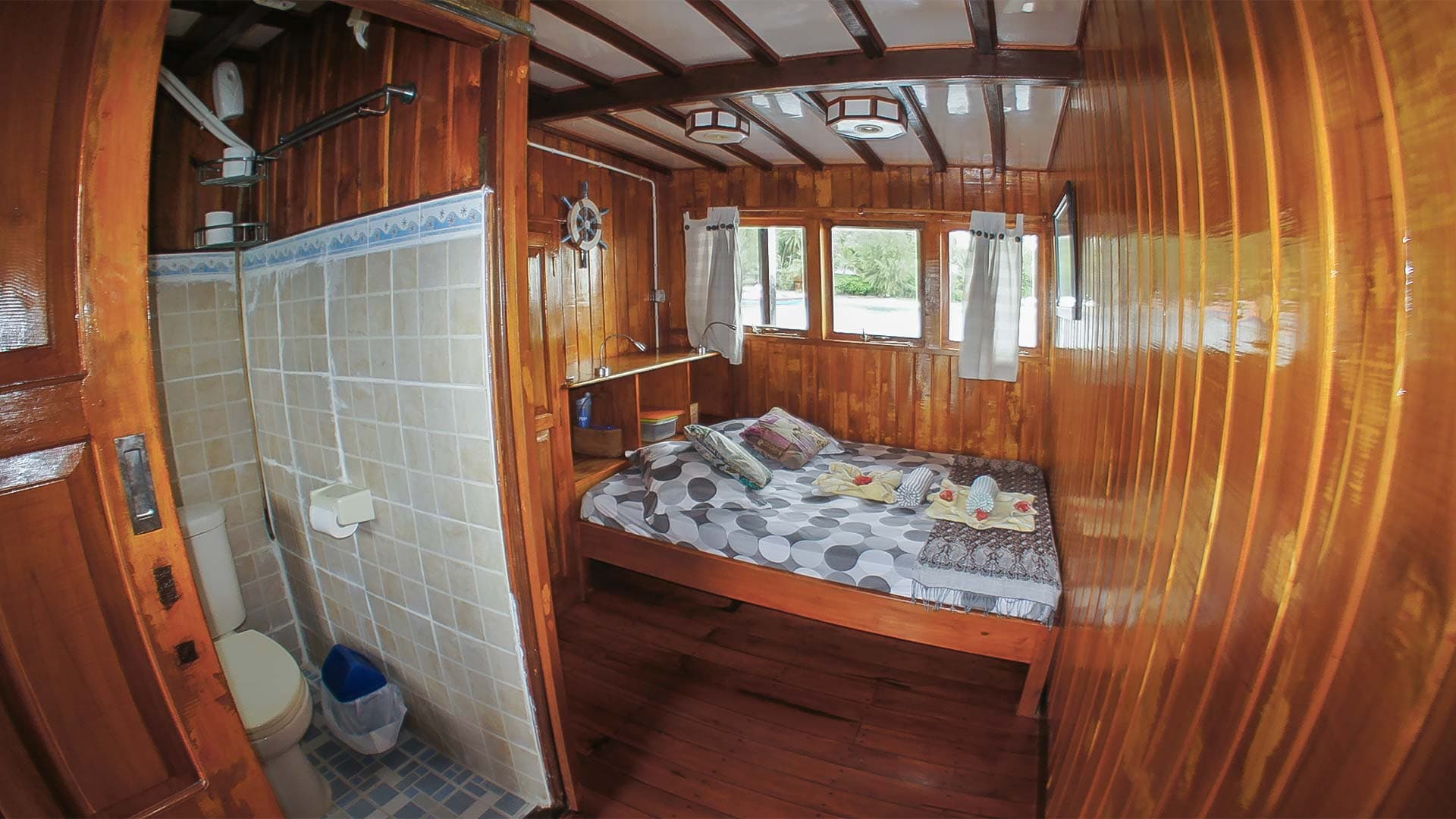 Sunshine Liveaboard 9