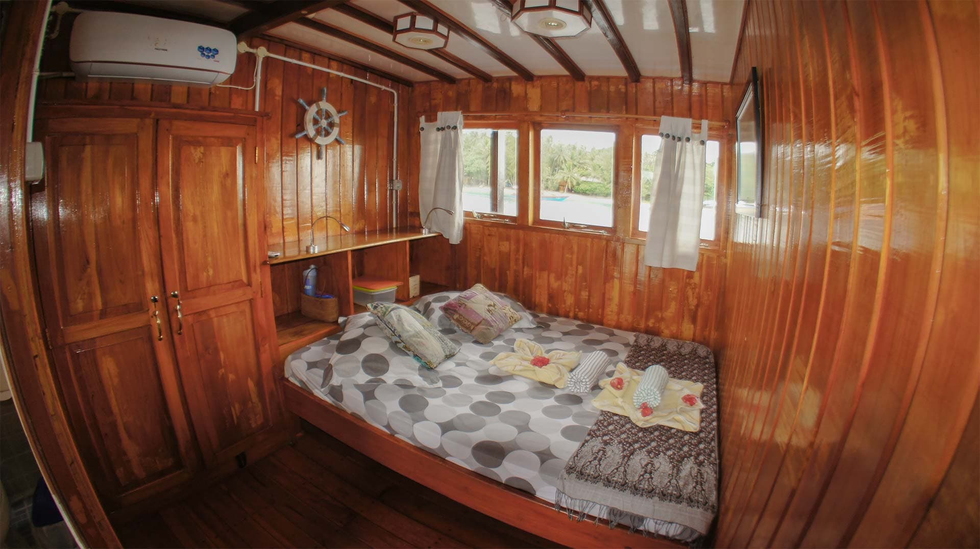 Sunshine Liveaboard 12