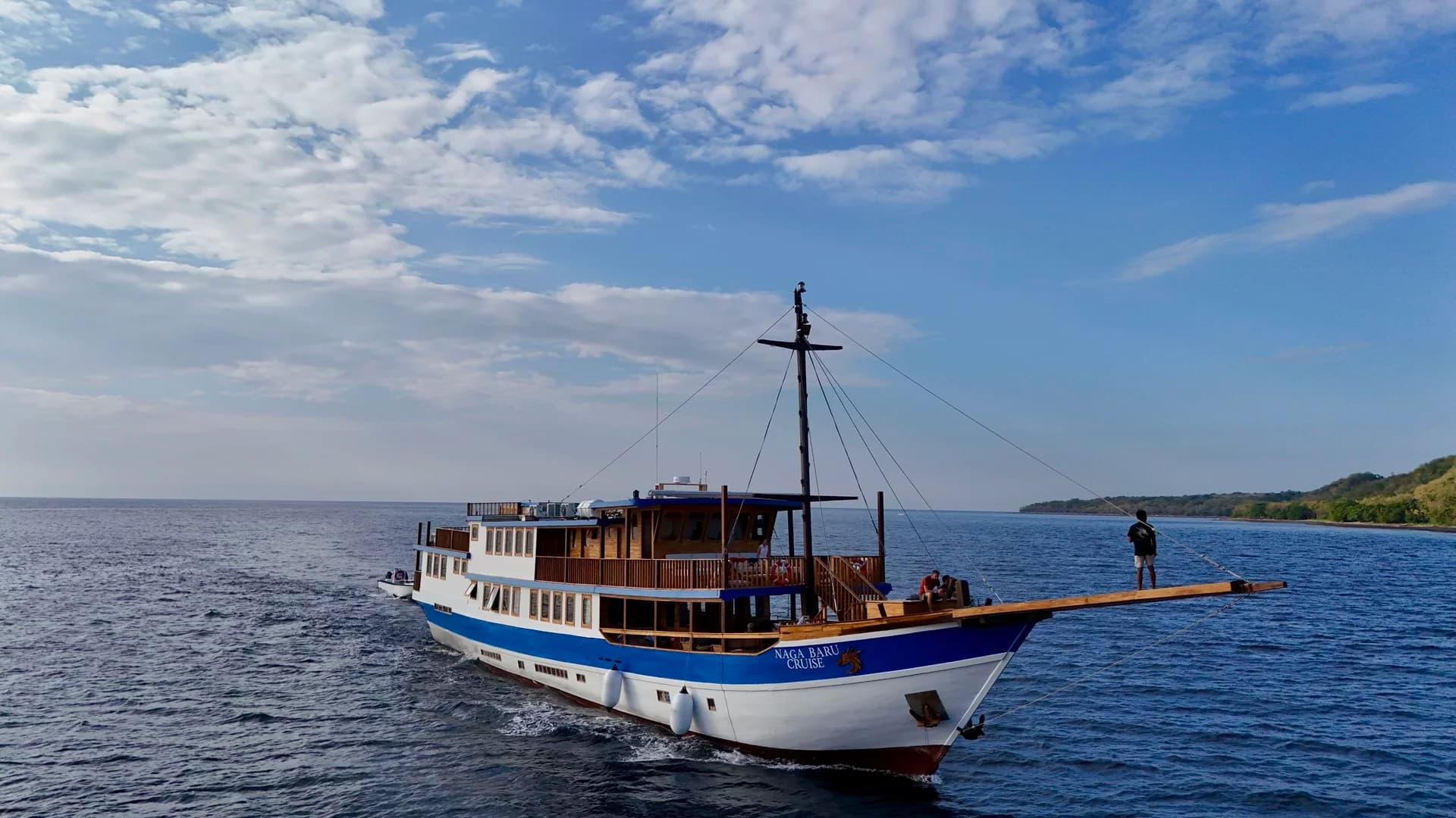 Bali to Komodo Diving Liveaboard | Wild Islands & Whale Sharks | May 2026 11