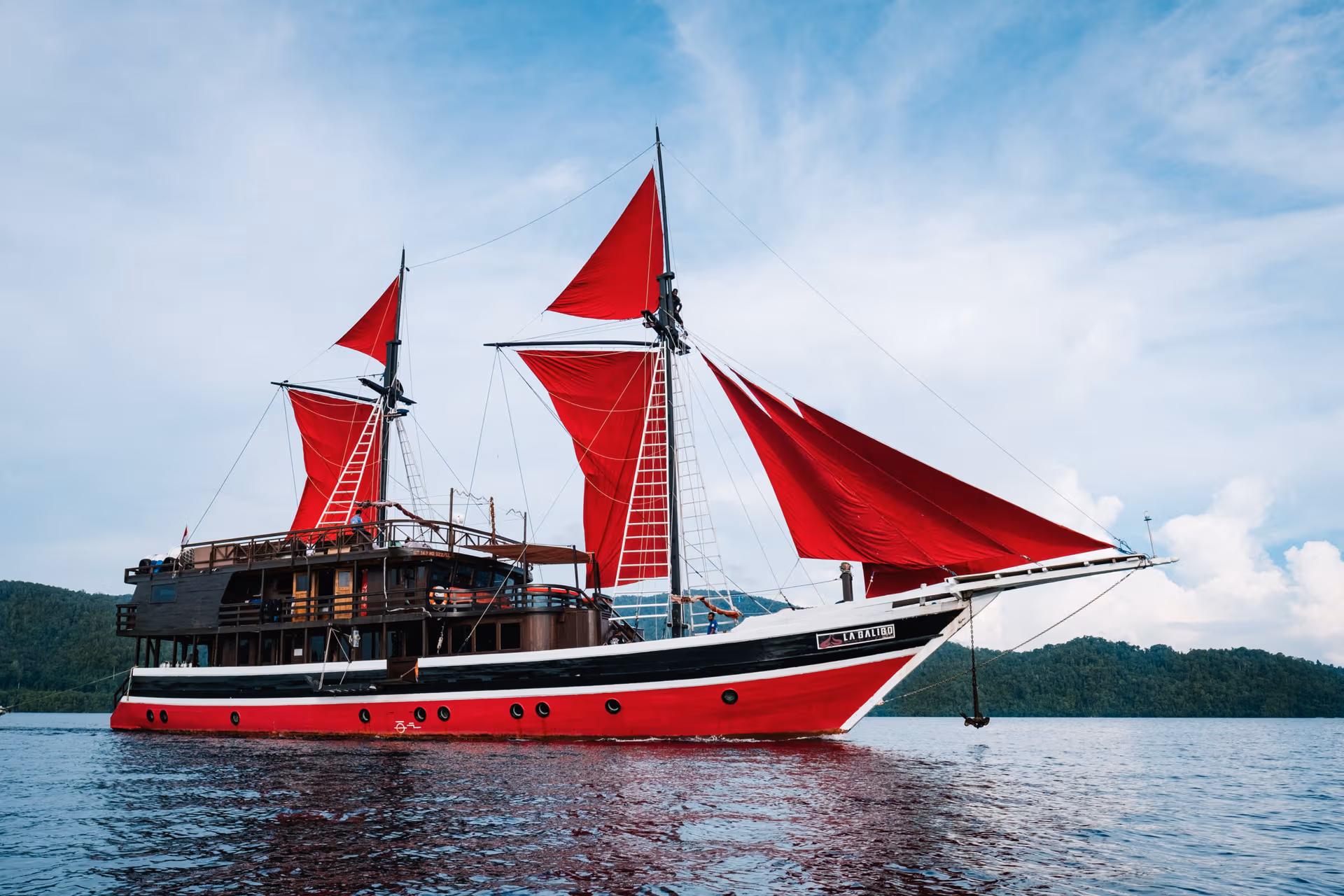 10% OFF | 8 Days Komodo Diving Livebaoard | June 5th – 12th