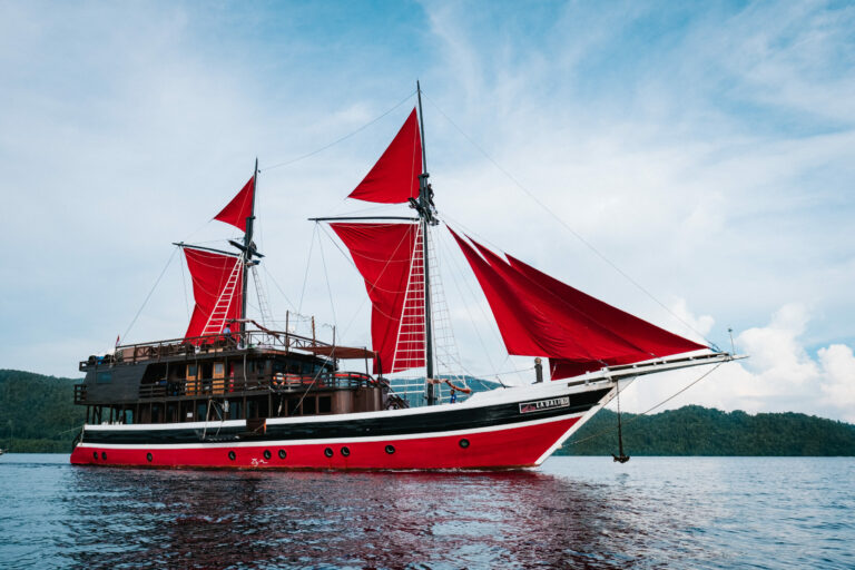 Read more about the article Last-Minute Deal: -10% On The Jurassic Komodo Liveaboard Trip with La Galigo