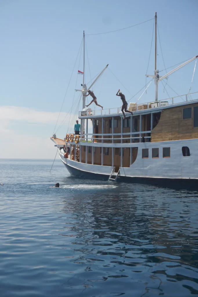 Dinara phinisi under way in Komodo National Park