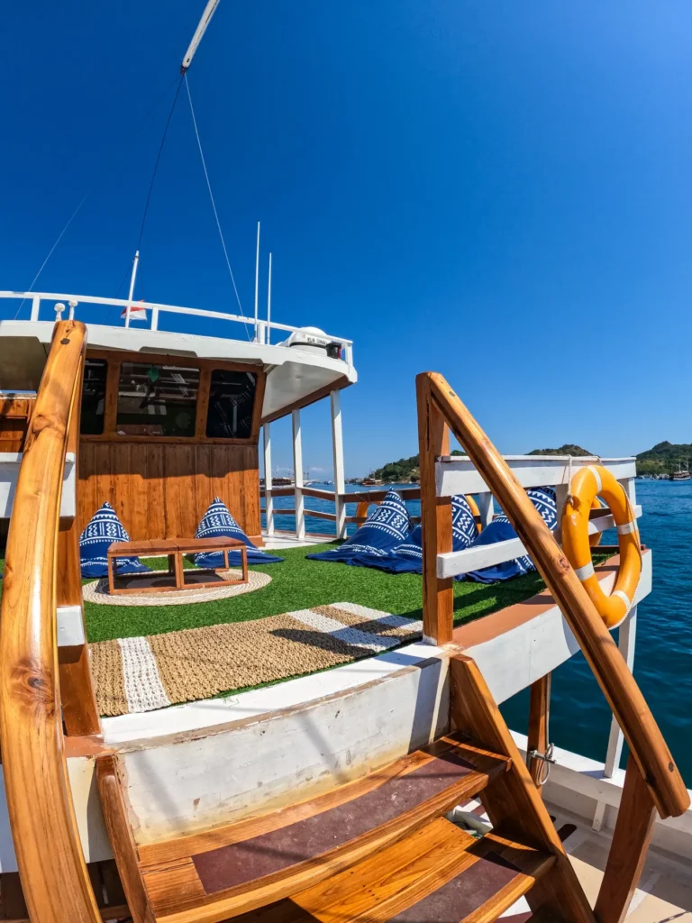 Sun deck seating on Dinara