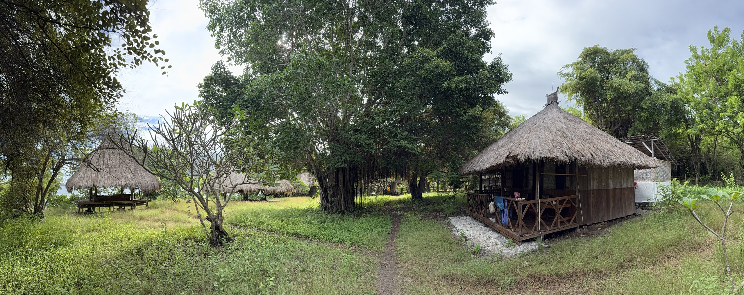 Panorama of the thatched huts of La P'tite Kepa above the beach