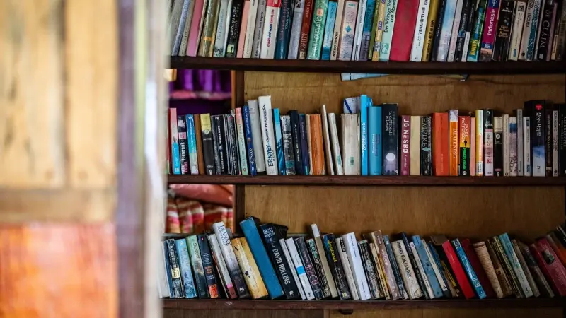 Shelves of books in the shared area at La P'tite Kepa