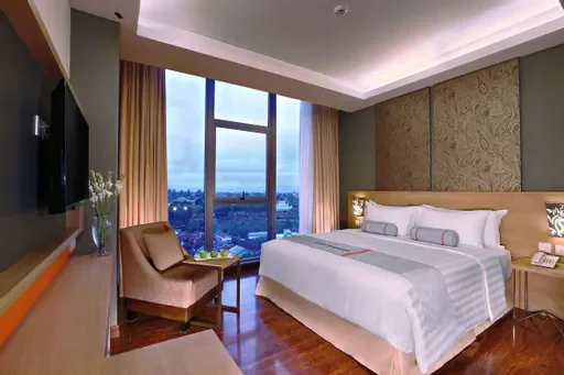 Guest room with a city view at Harper Malioboro in Yogyakarta