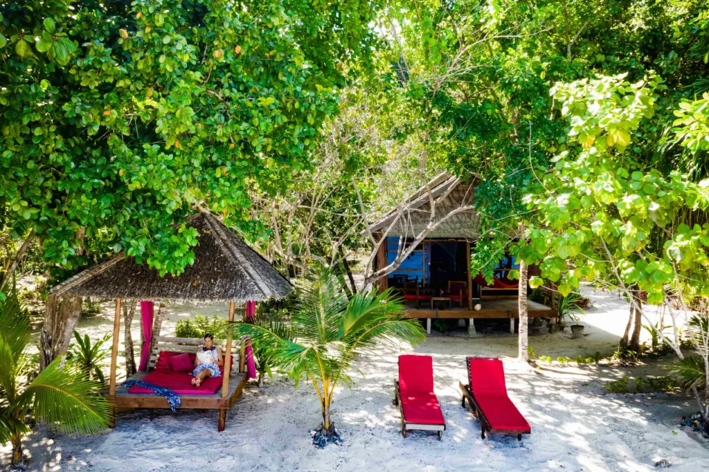 Deluxe Cottage on the beach with its pergola and red sun loungers